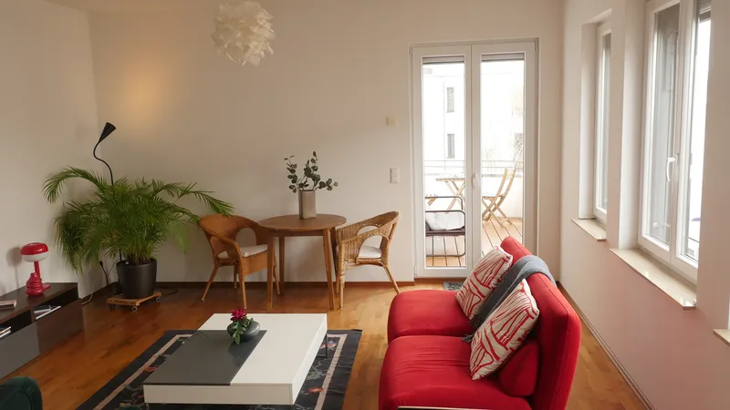 Schöne möblierte Wohnung mit kleinem Balkon auf der Halbinsel Stralau befristet für 1 Jahr — photo 1